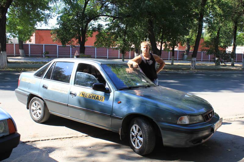 Автошкола новочеркасск. Главная дорога Новочеркасск автошкола. Автошкола Главная дорога Новочеркасск инструктора. Гриханов Алексей Новочеркасск. Инструктор по вождению Главная дорога.